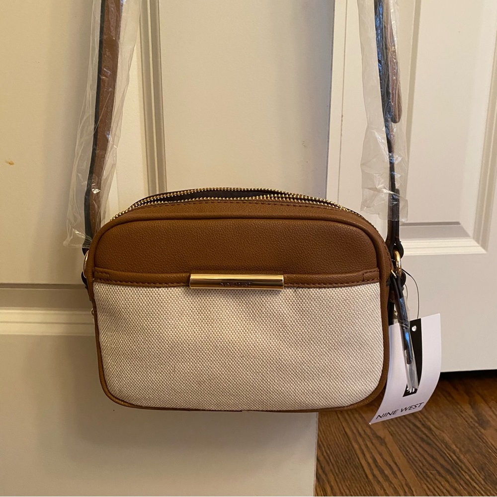 **NWT** Nine West Crossbody Handbag. Tan and cream